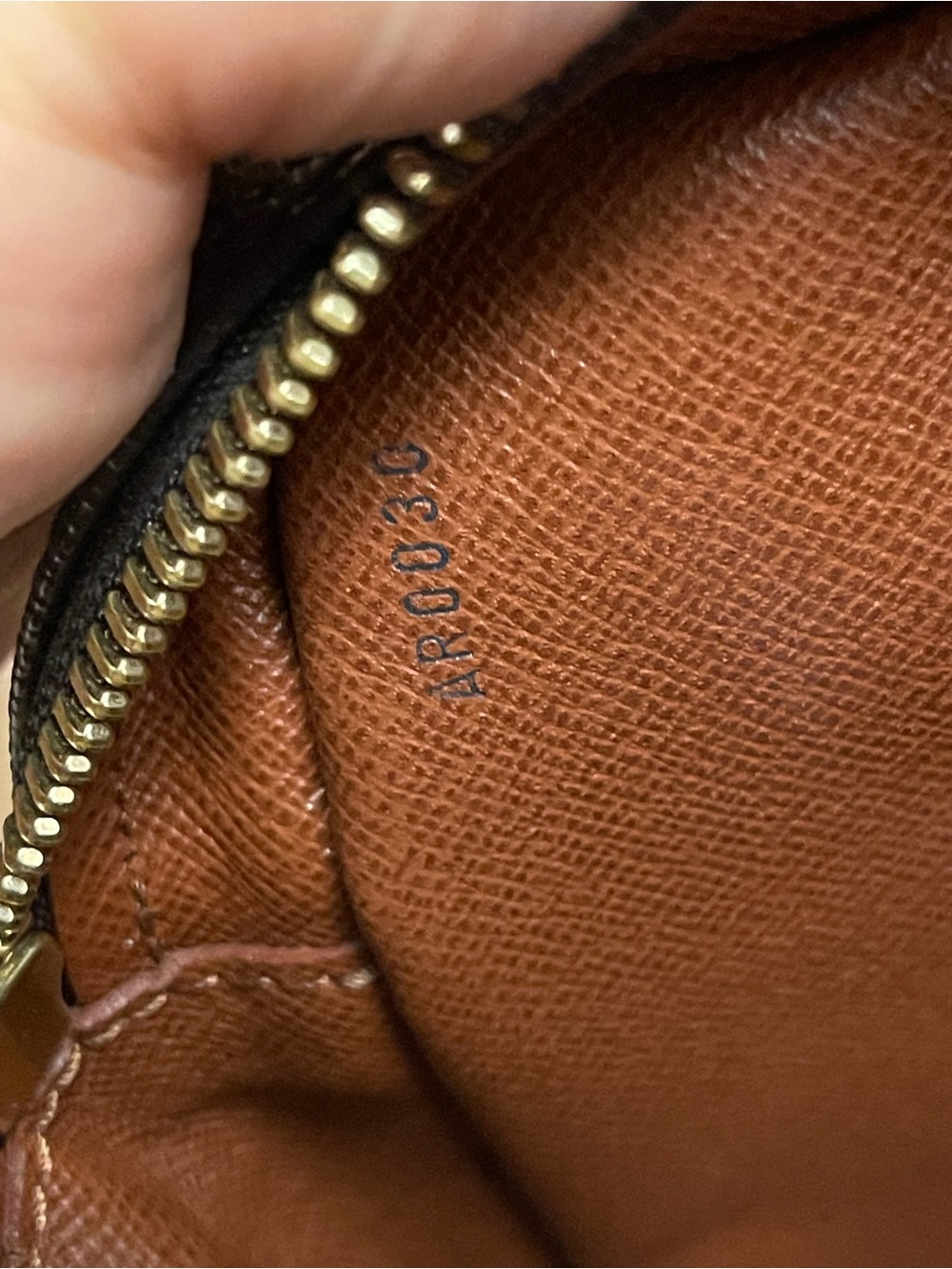 Authentic Louis Vuitton monogram vintage crossbody bag - Picture 14 of 15